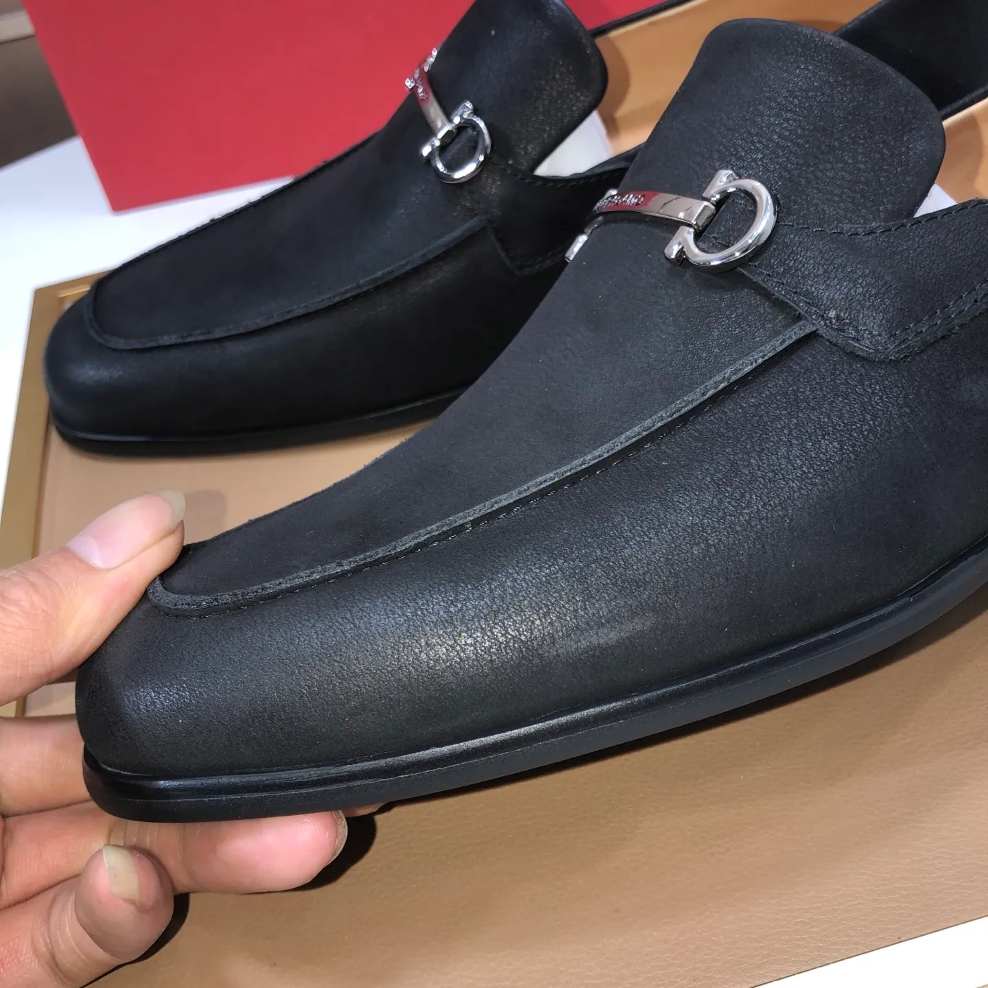 Men's shoes💰580💰【Ferragamo】Official website new product update👏High-quality casual shoes👟Imported first-layer calfskin with official website breathable printed fabric, comfortable and breathable, cowhide lining. Matching code: 38~44 (45 customized, non-refundable)